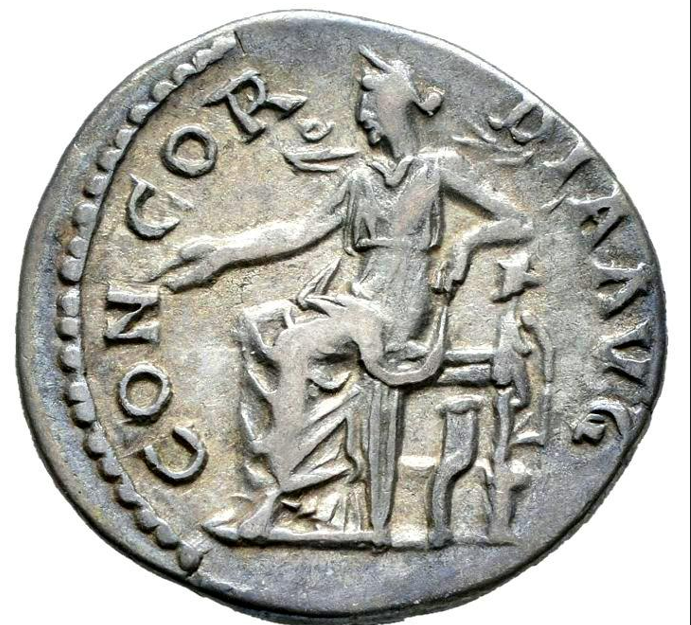 SABINA. Denarius. 130-133 AD Rome. Patina. Very rare with bust to the left. MBC. VF30.