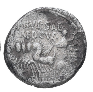 GENS AEMILIA. Victoria sobre los Nabateos, 58 a.C. Denario