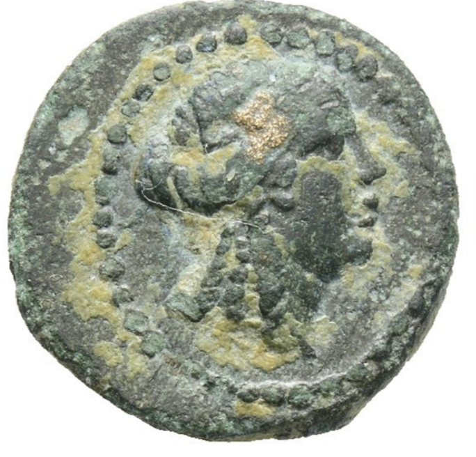 Jonia, Esmirna. Cerca del 75-50 a.C. AE (2,79 g, 15,7 mm). Latrodoros, magistrado.