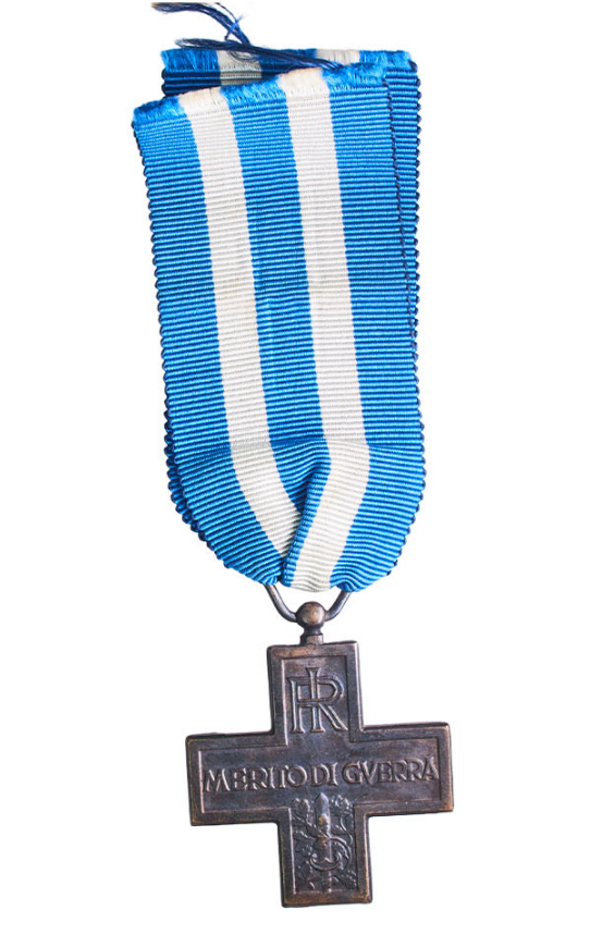 Reino de Italia 1918, medalla establecida – Vittorio Emanuele III (Croce al Merito de Guerra), bronce 21,05 g, sin circular (UNC).